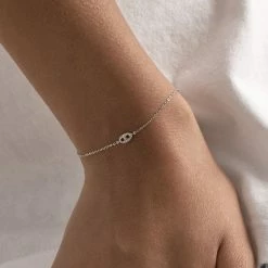 AGATHA FR Bracelet Souple ETREINTE - Cristal / Argenté -Colliers Soldes Magasin 02420739 136 TU M1